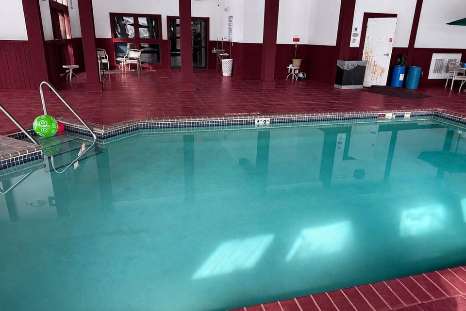 Pool view, Swimming pool