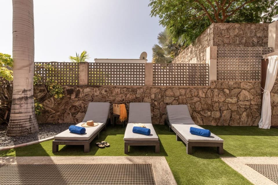 Garden, sunbed