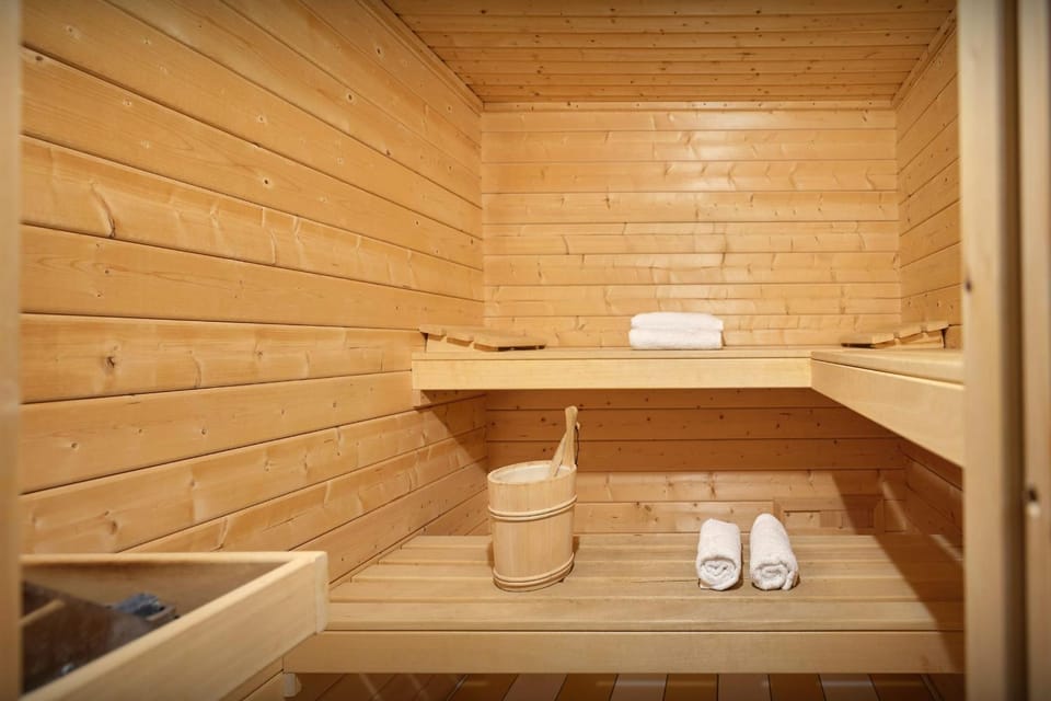 Sauna, Area and facilities