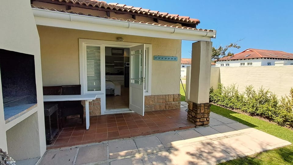 Patio, Day, Garden view