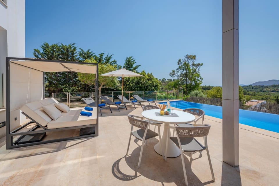 View (from property/room), Balcony/Terrace, Pool view, sunbed