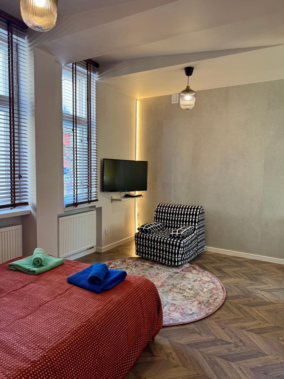 Bed, TV and multimedia, Living room, Photo of the whole room, Bedroom, towels
