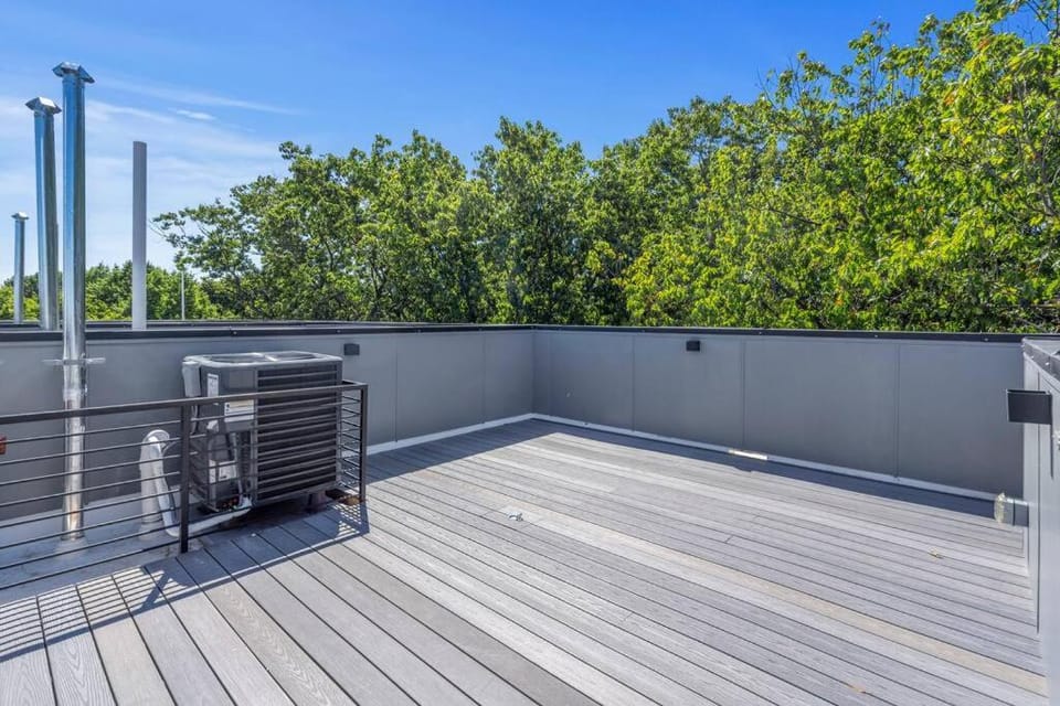 Capitol Hill 4 Charming Townhouse in Downtown DC with Rooftop Free Parking and WIFI Apartment in District of Columbia