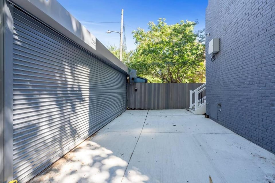 Capitol Hill 4 Charming Townhouse in Downtown DC with Rooftop Free Parking and WIFI Apartment in District of Columbia