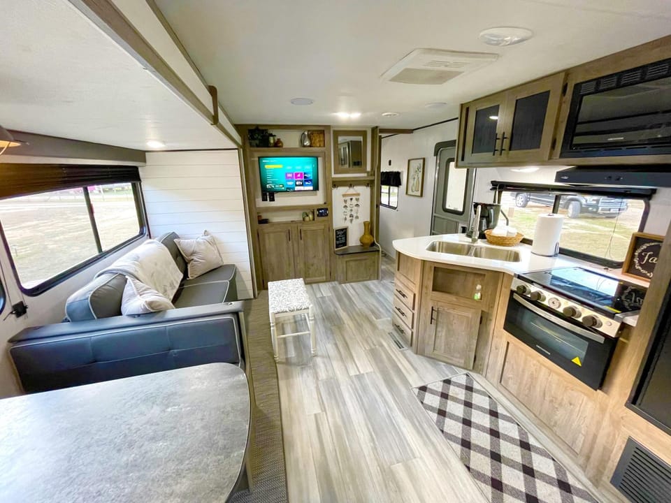Pets Welcome RV Sleeps 5 + Guadalupe River Access Campground/ 
RV Resort in Canyon Lake