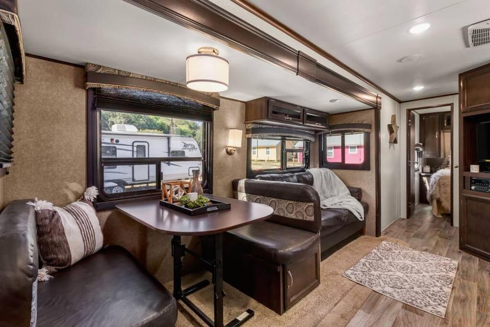 Pets Welcome Spacious RV Sleeps 7 + River Access Campground/ 
RV Resort in Canyon Lake