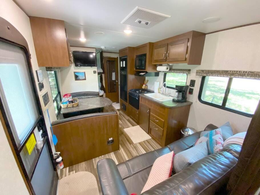 Pets Welcome RV sleeps 4 + Guadalupe River Access Campground/ 
RV Resort in Canyon Lake