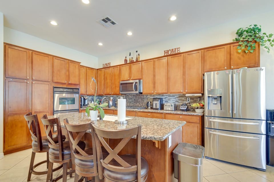 6 Mi to Coachella: Retreat w/ Outdoor Oasis House in Indio