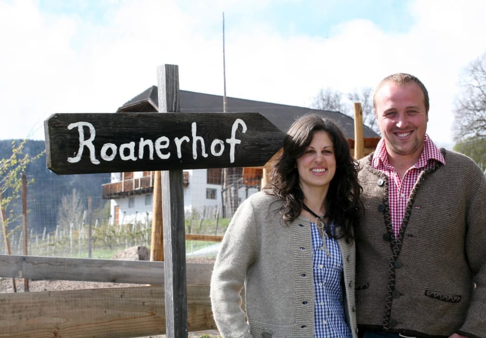 Day, Logo/Certificate/Sign, Guests