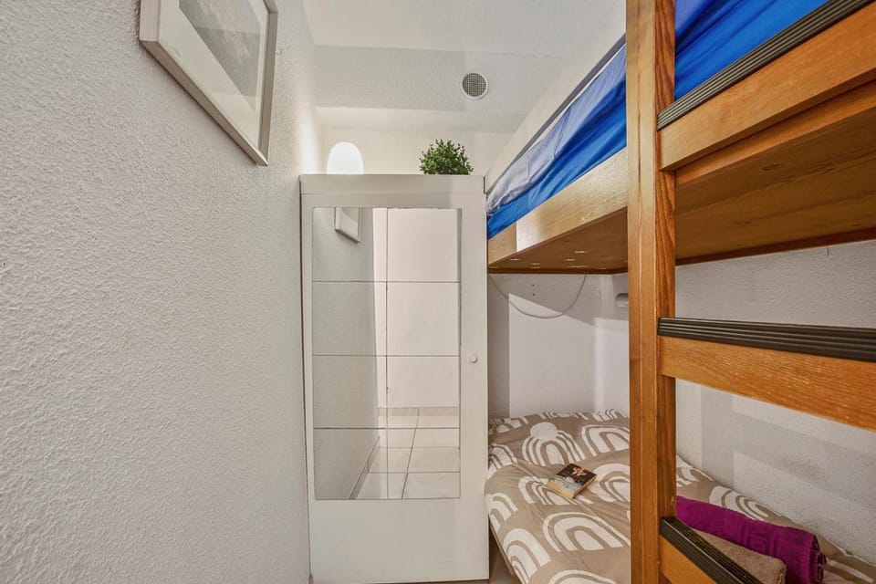 Le Tanit Corinth - Apt 4 Prs, Clim, Piscine Apartment in Antibes
