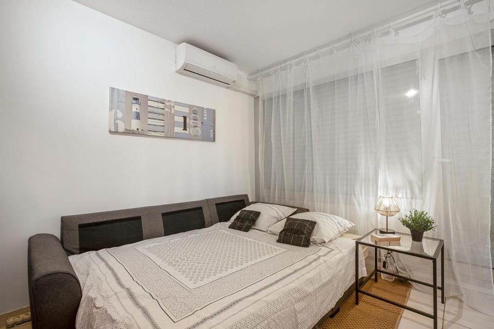 Le Tanit Corinth - Apt 4 Prs, Clim, Piscine Apartment in Antibes