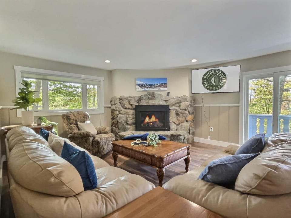 TV and multimedia, Living room, fireplace