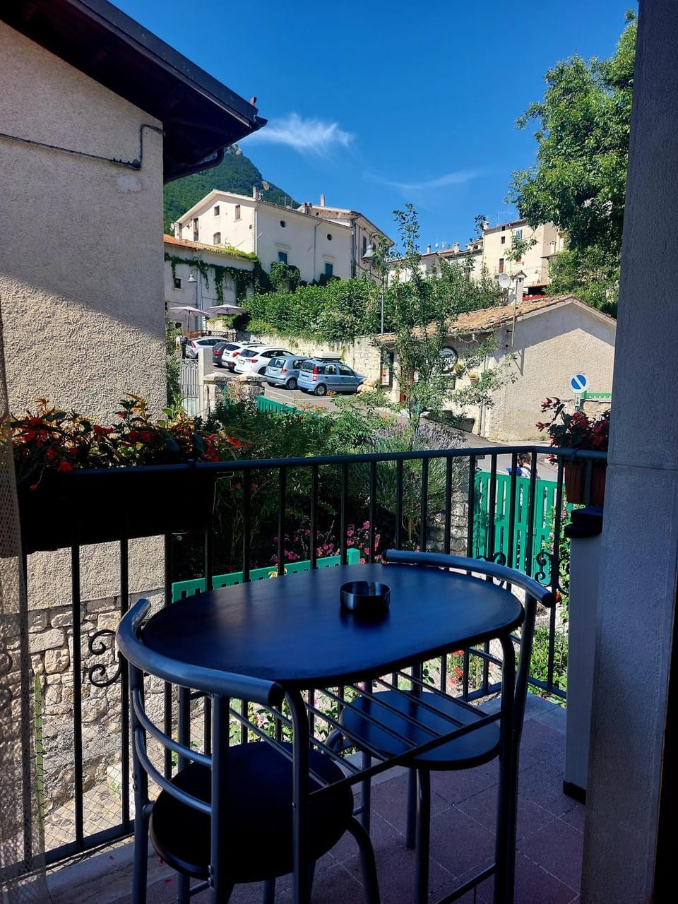 Balcony/Terrace, Balcony/Terrace, Mountain view