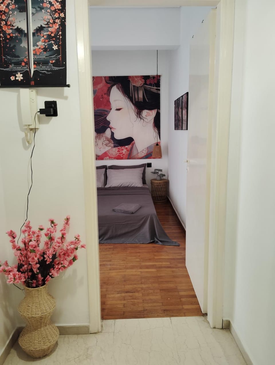 Tiny Japan Apartment in Volos