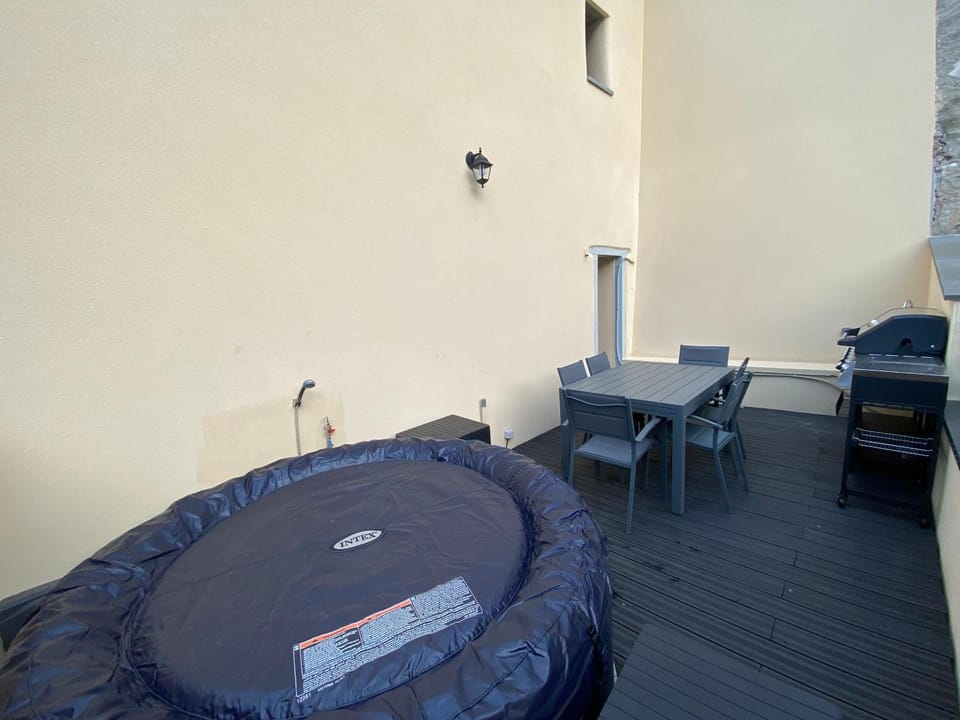 Hot Tub, Balcony/Terrace, Dining area