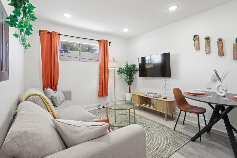 TV and multimedia, Living room, Photo of the whole room, Seating area