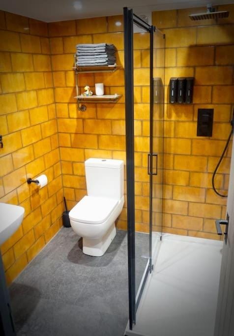 Shower, Toilet, Bathroom