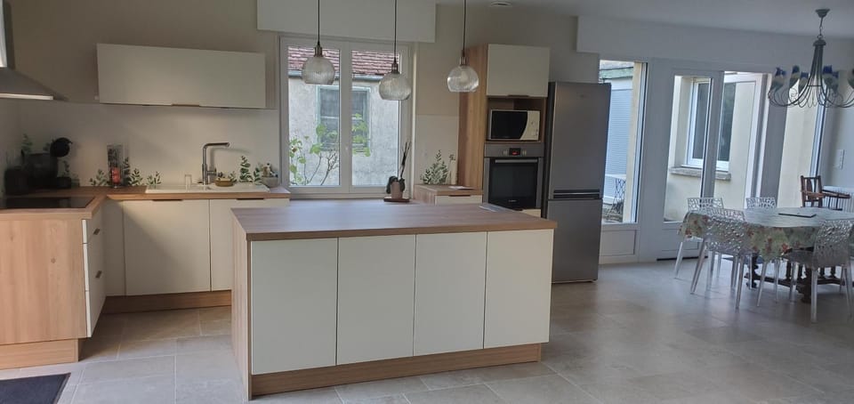 Le Cabinet-Charmante maison avec terrain Cabin in Bourgogne-Franche-Comté