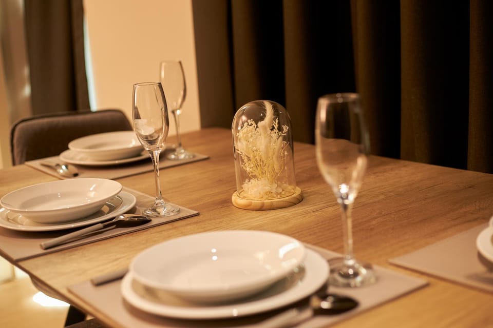 Food and drinks, Dining area, Food, Drinks