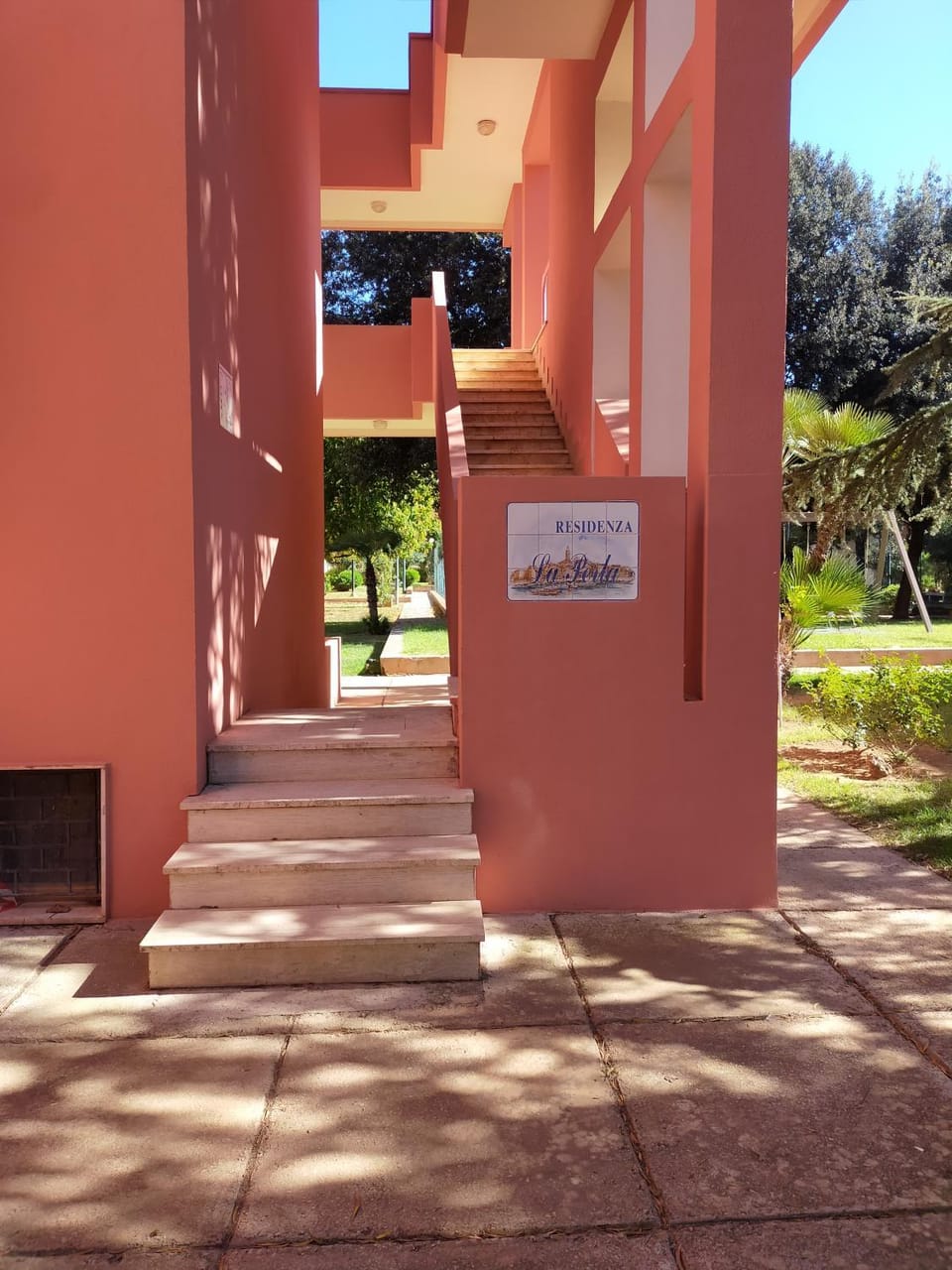 Facade/entrance