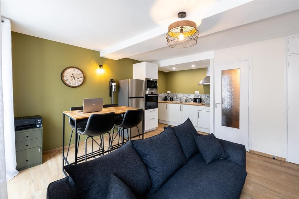 Seating area, kitchen