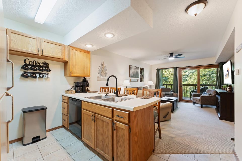NE16-2 Sleepy Bear Camp condo Apartment in Table Rock Lake