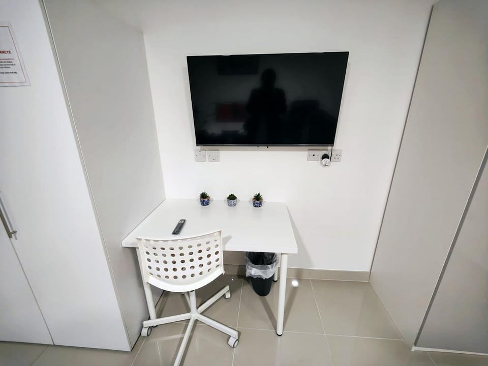 Luxurious 3 bed Ensuites & kitchenettes Nr LGI Hospital & Uni - Free 5G WIFI & Netflix Short Stays - Contractors Free Parking Apartment in Leeds
