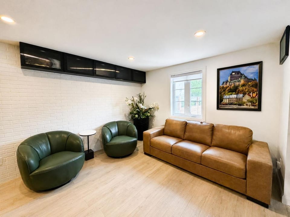 The Royal Suite - Hot Tub - Free EV Chrger Apartment in Quebec City