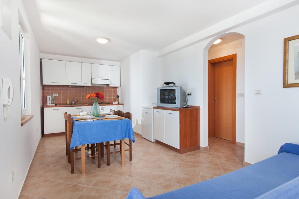 Kitchen or kitchenette, Living room, Dining area