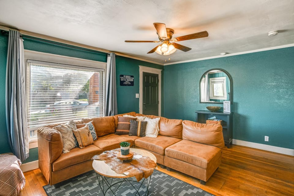 Fire Pit & Small-Town Charm: San Angelo Getaway! House in San Angelo