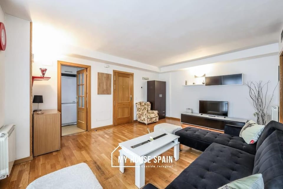 MyHouseSpain - Apartamento con Parking Caja Mágica Apartment in Madrid