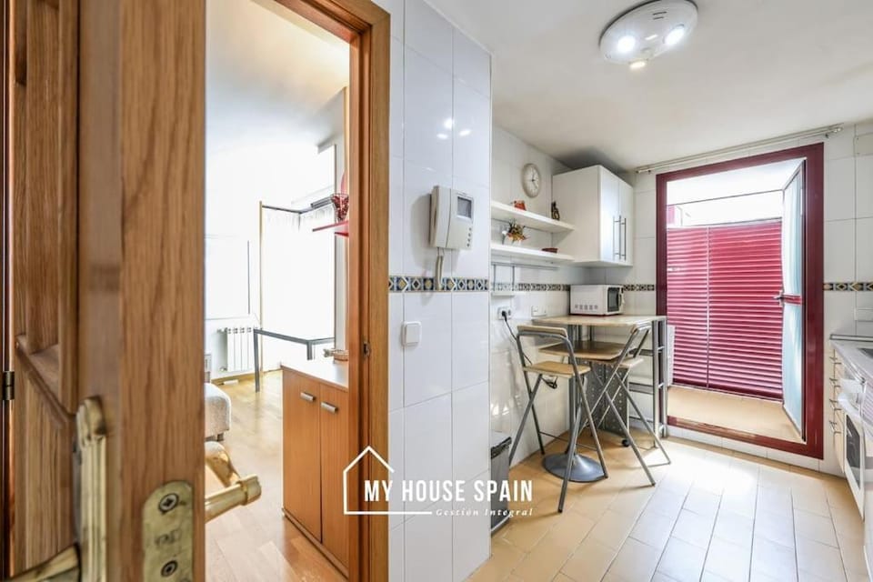 MyHouseSpain - Apartamento con Parking Caja Mágica Apartment in Madrid