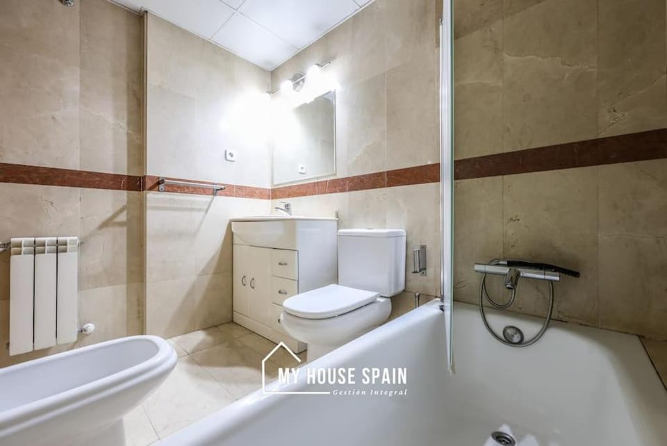 MyHouseSpain - Apartamento con Parking Caja Mágica Apartment in Madrid