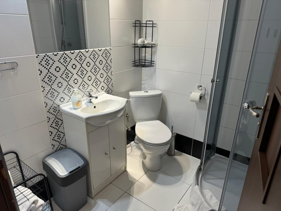 Shower, Toilet, Bathroom