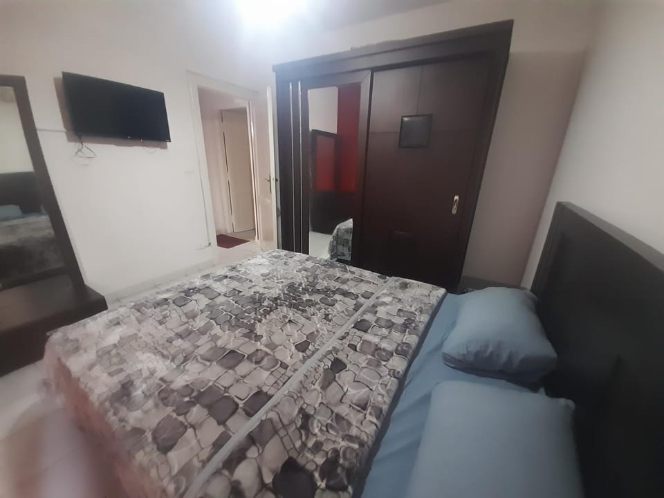 Bed, TV and multimedia, Bedroom