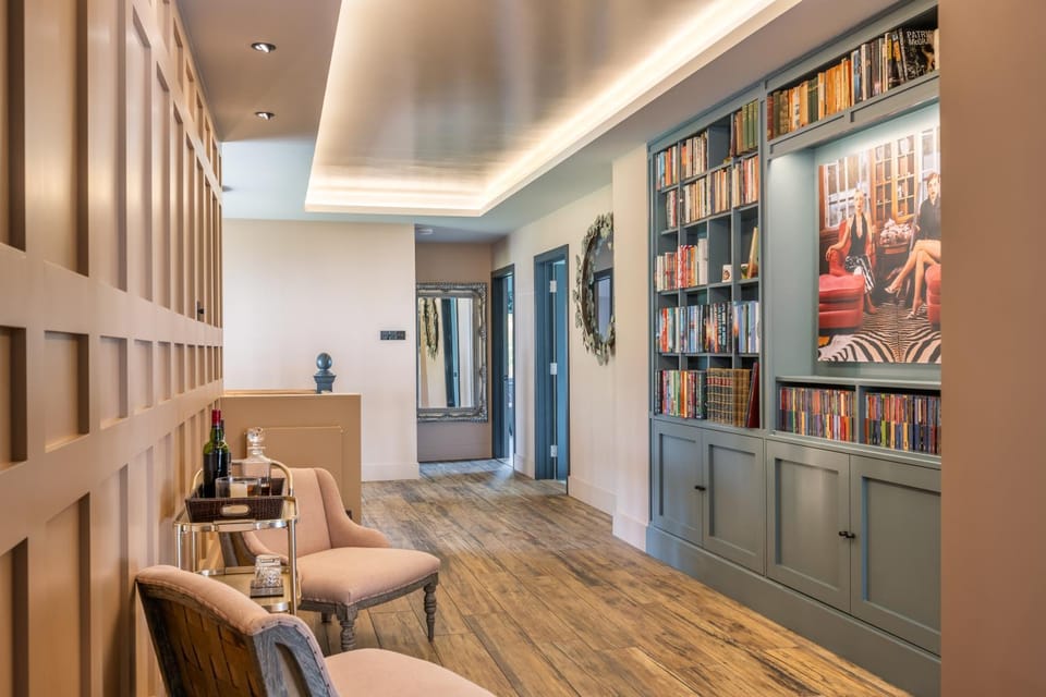 Library, Seating area