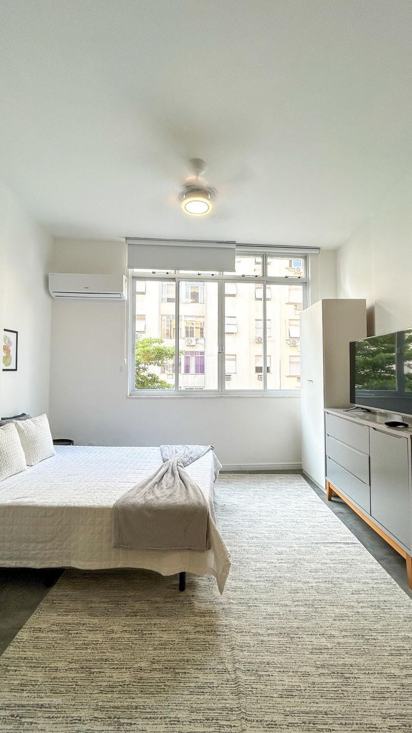 Photo of the whole room, Bedroom