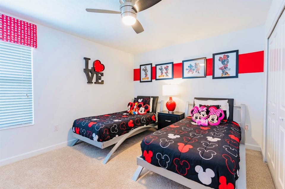 6BR5BA home w private pool Fl House in Four Corners