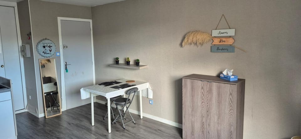 Asphodèle, Joli studio avec parking, 2 pas des plages et du Port Apartment in Agde
