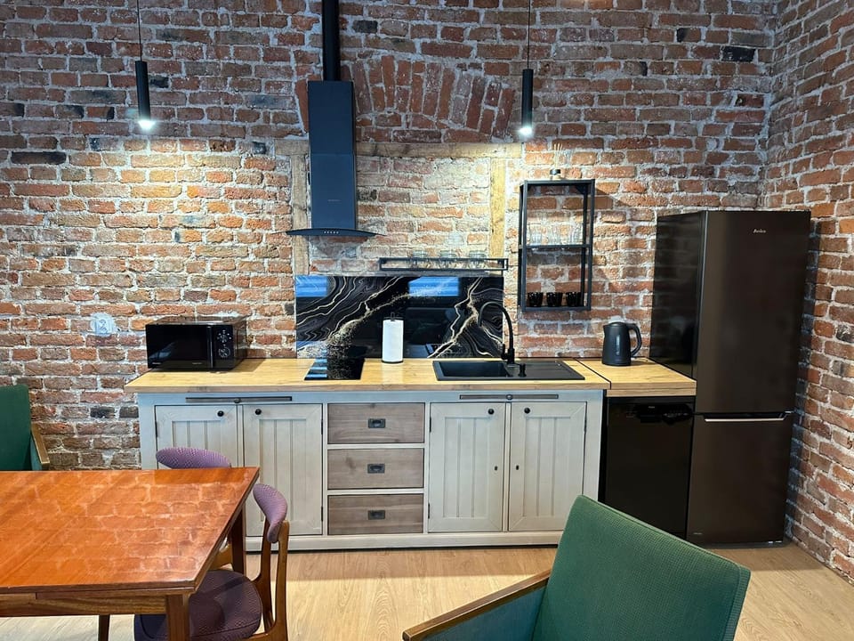 Kitchen or kitchenette, Dining area, stove