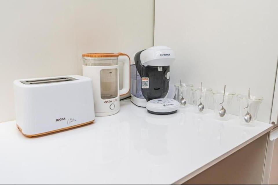 Coffee/tea facilities, toaster