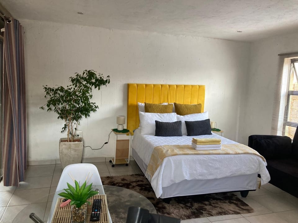 KwaSihle Guesthouse Bed and Breakfast in Gauteng