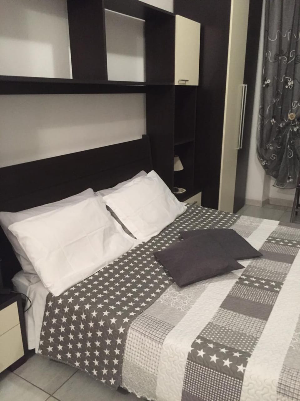 Bed, Photo of the whole room, Decorative detail