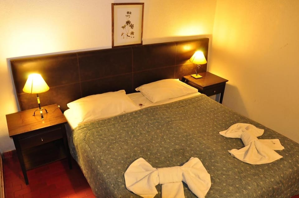 Photo of the whole room, Bedroom, bunk bed