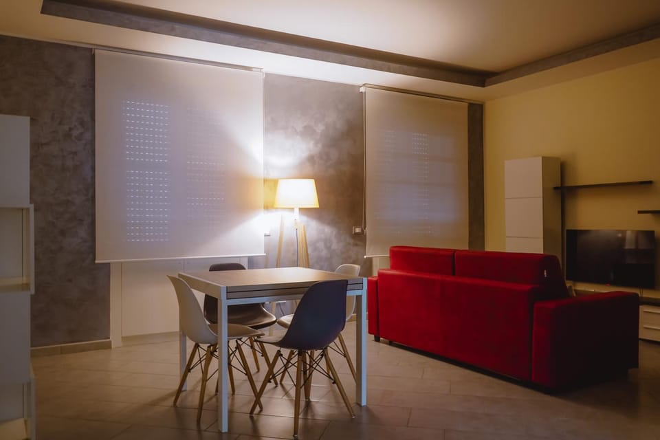 Seating area, Dining area