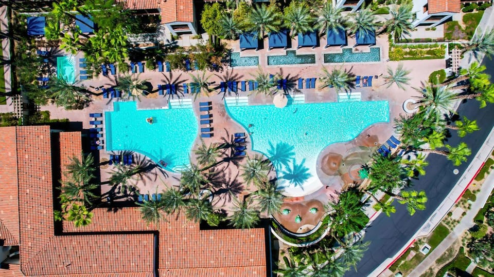 Day, Swimming pool, Swimming pool, sunbed