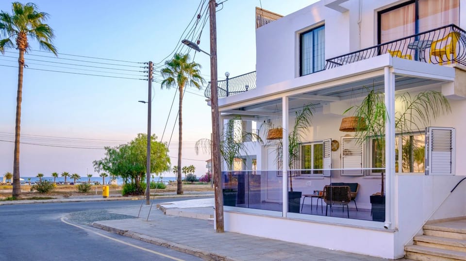 Property building, Patio, Day, Natural landscape, View (from property/room), Balcony/Terrace, Sea view