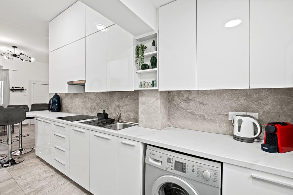 Coffee/tea facilities, Kitchen or kitchenette, minibar, stove, toaster, washing machine