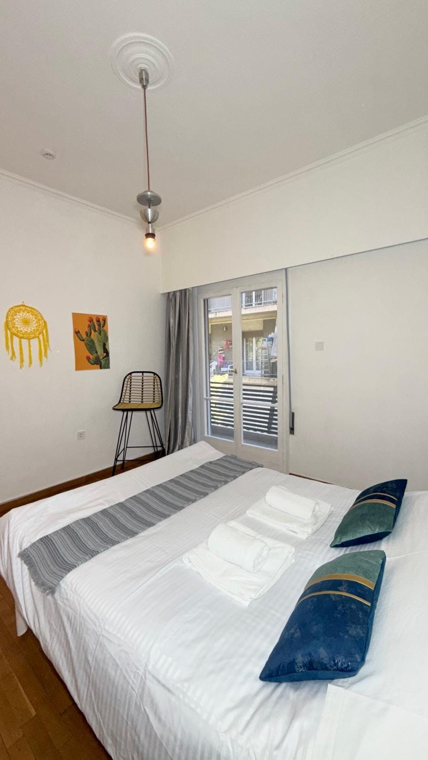 Bed, Balcony/Terrace, Balcony/Terrace, Bedroom, towels, air conditioner