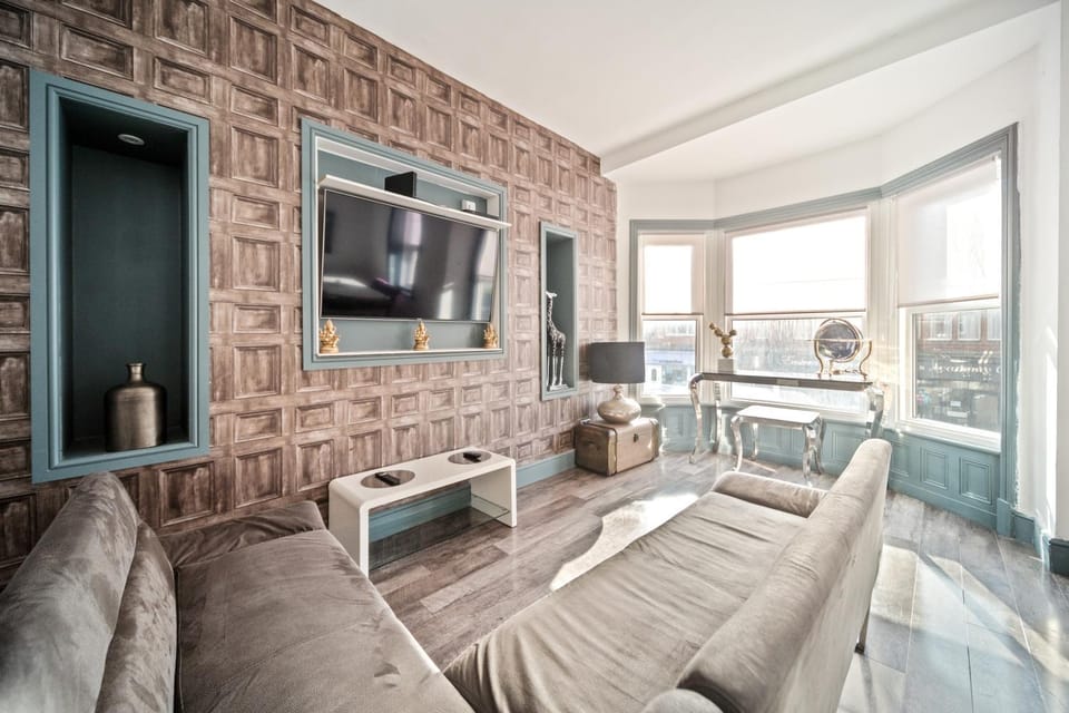 Spacious, Central Townhouse with Hot Tub & Free Parking House in Lytham St Annes